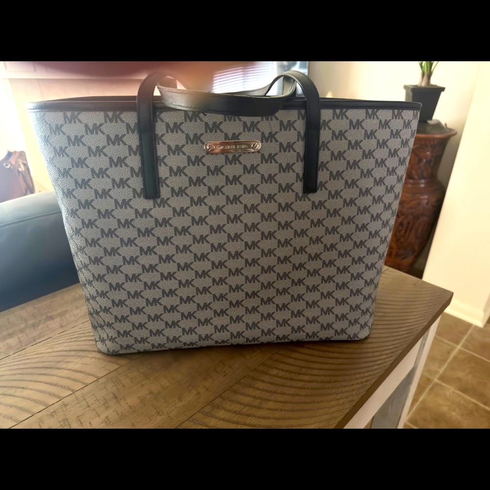 Authentic Michael Kors Tote